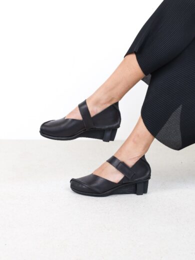 Cast black