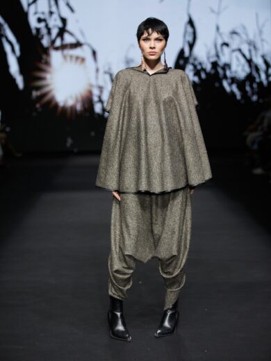 Pantalon triangulo gris