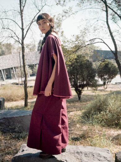 Capa cruz de lana vino