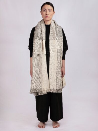 Mantilla meisho blanco y negro