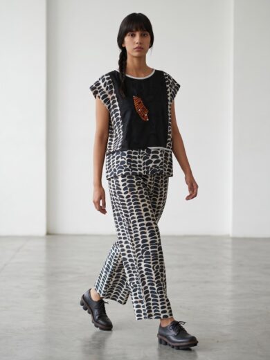 Blusa bordada maiz negro