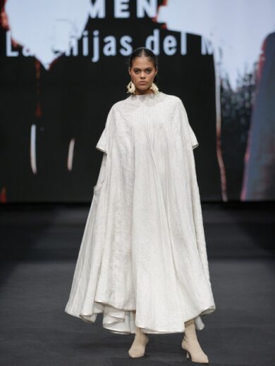 Vestido circulo alforzado beige